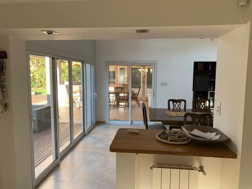 Casa Moderna En El Golf Country Club