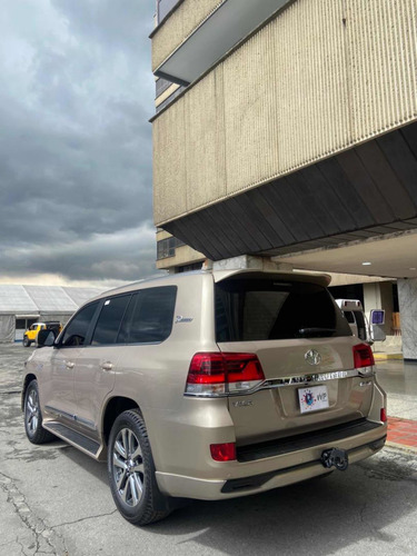 Imagen 3 de 10 de Toyota Land Cruiser Vxr V8 5.7