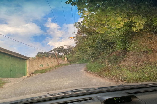 Ls Vende Terreno Con 75% Casa Construida El Junquito