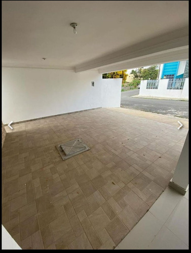 Casa En Venta, Lista Para Estrenar Moderna Con Patio