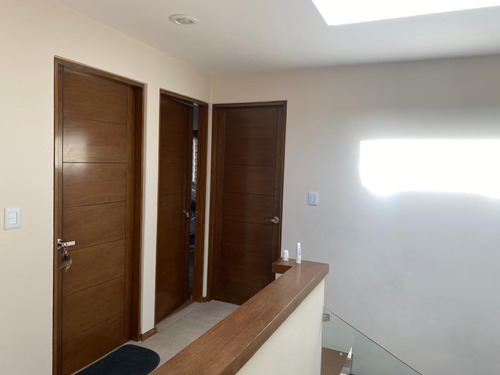 Hermosa Y Cómoda Casa En Venta En Calimaya.