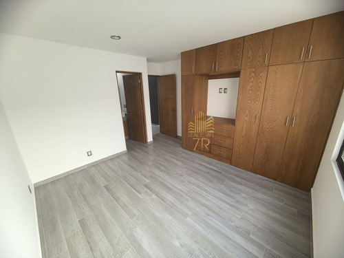 Casa De Autor En Zibata En Venta O Renta Con Recámara En Planta Baja O Estudio