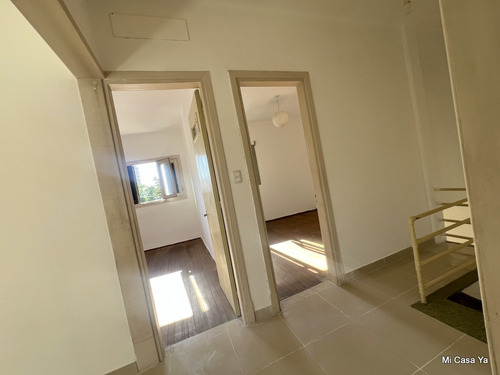 Venta De Linda Casa La Blanqueada Luminosa Gran Ubicación 2 Dormitorios Al Frente Balcón Sin Gastos Comunes Independiente