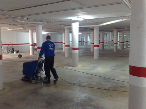 Imagen 3 de 6 de Limpieza De Supermercados Garajes Talleres Pisos Moquet