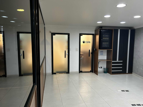 Sala Comercial Mobiliada E Com Equipamentos De Escritório