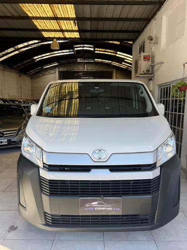 Toyota Hiace 2.8 Tdi Furgon 6at L1H1 6a. 4p.