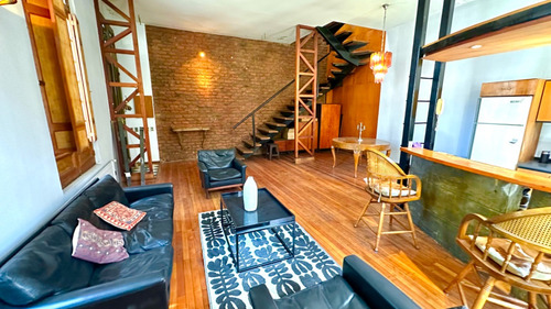 Casa Tres Niveles Barrio Histórico Doble Altura Muy Luminosa