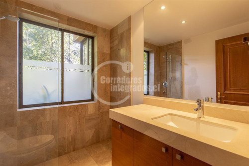Departamento En Venta De 5 Dorm. En Las Condes - San Damián