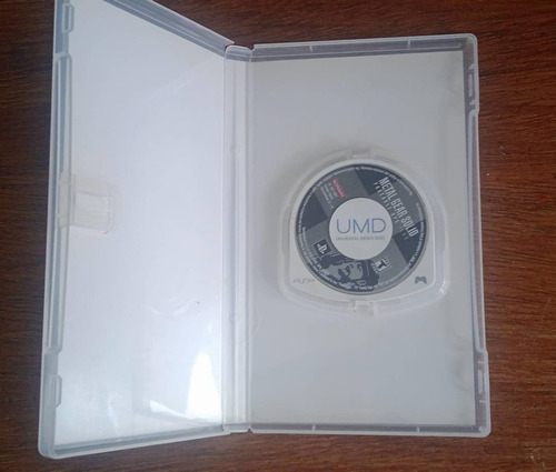 Metal Gear Solid Portable Ops Plus (Usado)