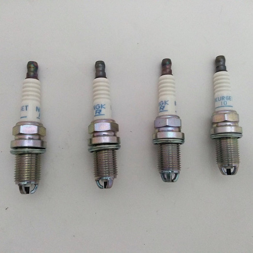 Imagen 4 de 8 de Bujia Ngk Bkur6et10 Vw Bora Golf Iv Passat 2.0 8v (x4pzs)