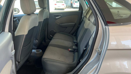 Fiat Grand Siena 1.6 16v Essence Flex Dualogic 4p