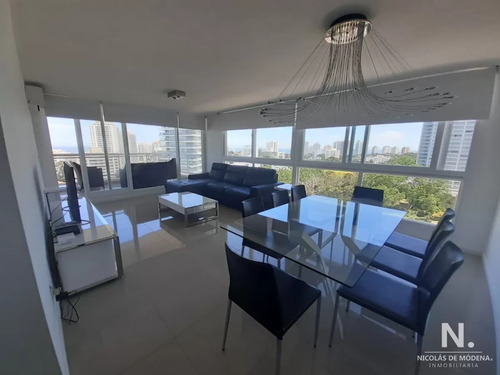 Departamento En Venta En Torre De Jerarquía A Metros De Playa Brava.