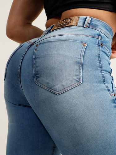 Calça Jeans Com Detalhes No Bolso Frontal