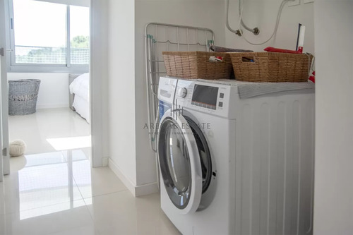 Apartamento En Venta En Torre Esmeralda De 3 Dormitorios , En Punta Del Este
