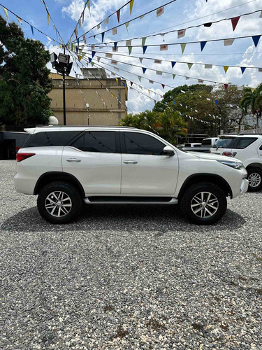 Imagen 4 de 16 de Toyota Fortunner Dubai Dubai