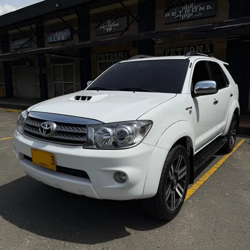 Toyota Fortuner 3.0 Sr5