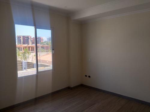Imagen 8 de 12 de Townhouse En Margarita, Urb Costa Azul. Amplio, Cómodo