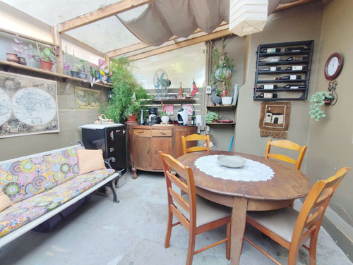Venta De Propiedad Comercial En Centro De Quilpué, 5h+5b+4e