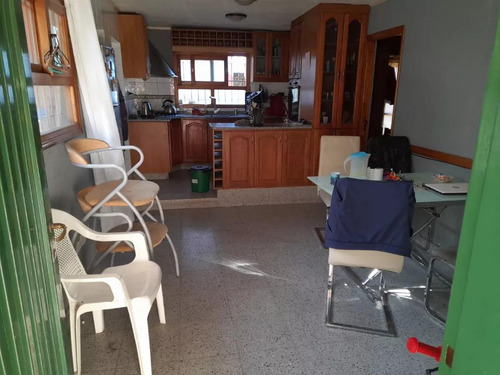 Casa En Venta - 3 Dormitorios 2 Baños - Cochera - 330mts2 - Mar Del Plata