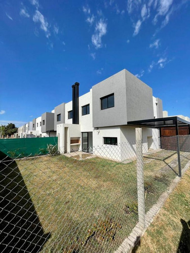 Duplex En Venta - Bº Tejas Ii - Housing Introva - Tres Dormitorios - Apto Bancor