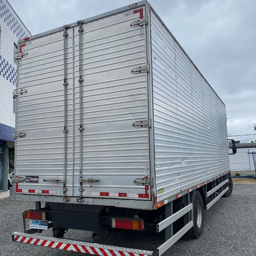 Iveco Tector 17-280 Baú - 2022