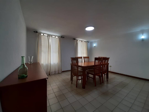 Imagen 9 de 22 de Se Vende Casa 525m2 4h+s/5b/3p Colinas De Santa Monica 5419