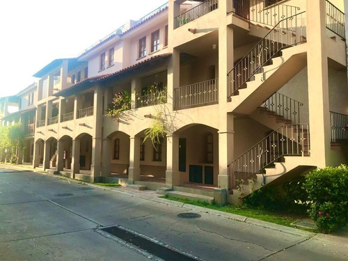 Imagen 1 de 9 de Apartamento En Pueblo Viejo, Remodelado, Moderno, Planta Baja