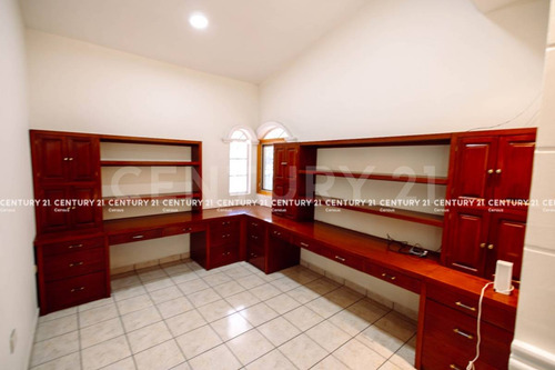 Casa En Venta En Residencial San Francisco, Chihuahua Chih.