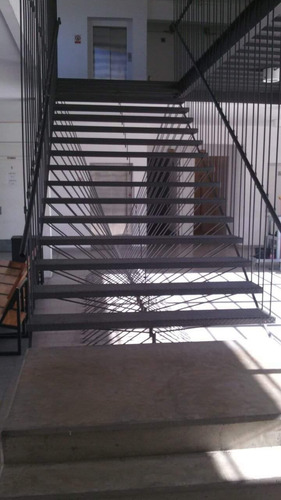 Imagen 2 de 5 de Escaleras