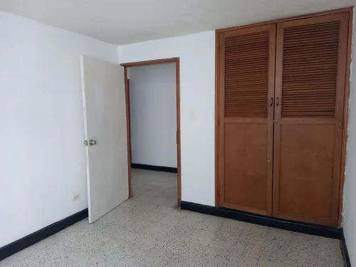 Apartamento Cerca Al Mar, Con Amplios Espacios Y Excelente Ubicación Cod. 54445