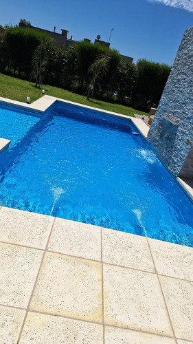 Casa En Venta - 3 Dormitorios 3 Baños - Cochera - 800mts2 - San Vicente