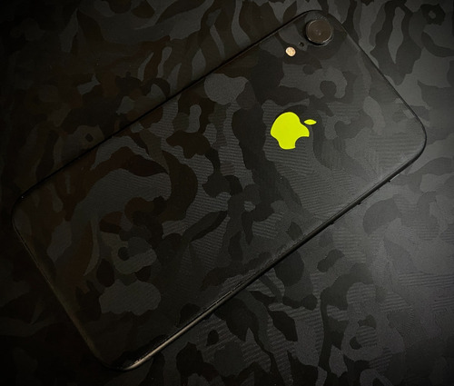 Skin Vinil Premium Black Camo Neon Para iPhone XR