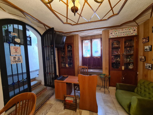 Venta De Hotel En El Centro Histórico, Con Opción A Diversos Giros Y Con Plusvalía Privilegiada, Ya Que Cuenta Con Uso Comercial Y De Servicios E Informe De Uso De Suelo Habitacional-comercial Y/o De
