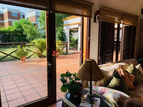 Importante Residencia A Metros Del Mar- Ref: 1435