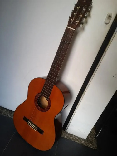 Yamaha G228 Classical Guitar 6 Cuerdas
