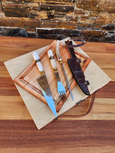 Juego De Asado Con Tablita Y Caja De Madera.