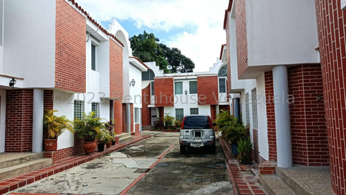  Casa-quinta En Conjunto Residencial De Tan Solo Seis Viviendas, Conjunto Cerrado, Muy Bien Ubicado, Puesto De Estacionamiento Para Cuatro Vehiculos