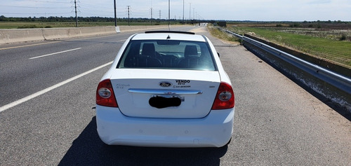 Ford Focus Ghia At Full
