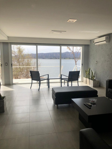 Imagen 3 de 15 de Casa Tres Dormitorios Sobre El Lago