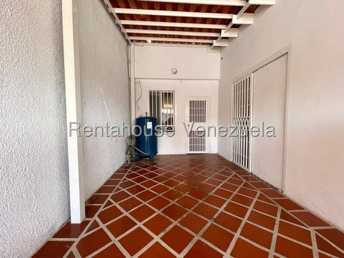 & Maria Luisa Mendoza Vende Hermosa Casa En Excelente Urbanismo De Zona Este De Barquisimeto Con Bellas Areas Comunes En Optimas Condiciones 2 5 1 8 8 6 6