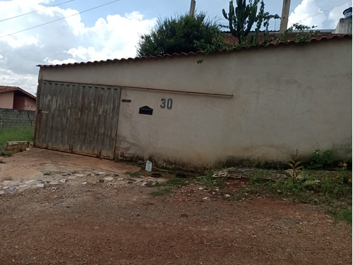 Casa 2 Quartos, 2 Salas,1 Banheiro, Copa E Cozinha. 