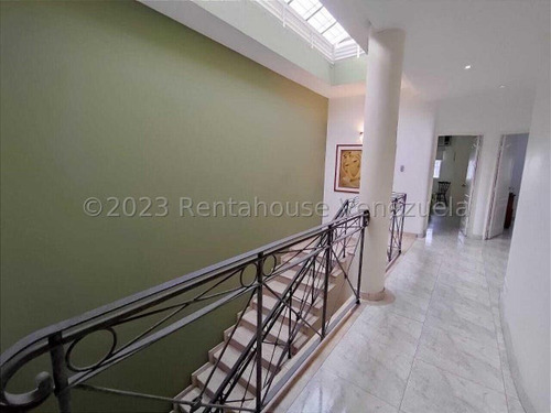 Casa En Venta Urbanizacion La Soledad Maracay Remodelada Pisos De Marmol Buena Ubicacion Zona Norte Kg:23-30429