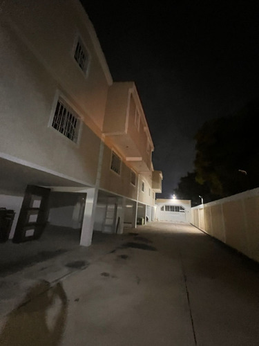 Cv-1613 Zona Norte Townhouse Villa Aloha Avenida Universidad