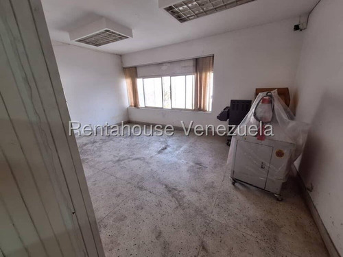 Casa Comercial En Venta En Los Dos Caminos Caracas Angela Tochon A Pie De Calle Uso Comercial Av Principal