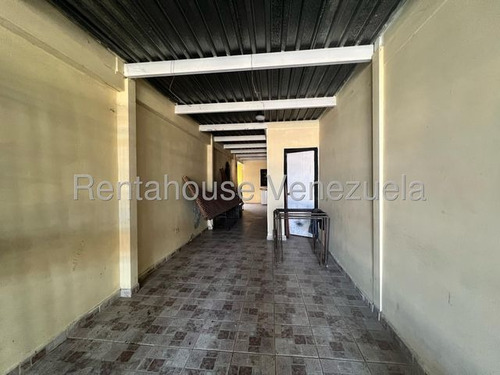 Amplio Y Moderna Casa De 2 Niveles En Venta Cabudare. Urbanizacion Valle Hondo 25-15492 As-f