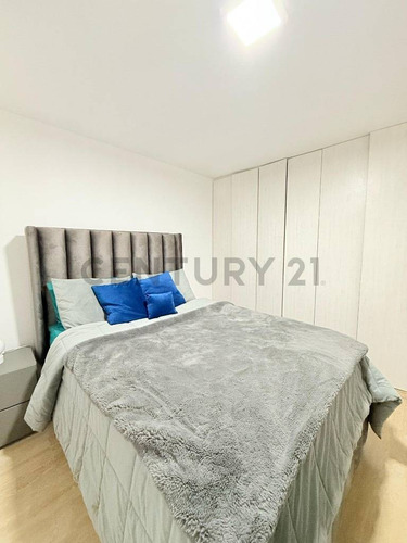 En Venta Penthouse De Esquina En El C. R. Marina Del Rey
