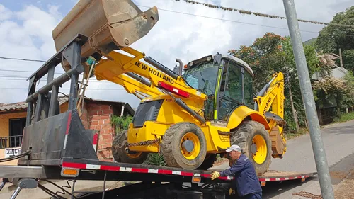 Retroexcavadora New Holland B110b Cabinada Con 4500 Horas