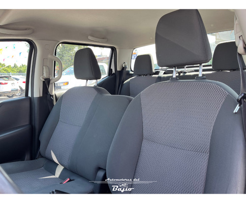 Nissan NP300 T/M DOBLE CABINA S AC PAQ SEG 6VEL