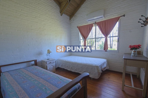 Imagen 16 de 30 de Casa En La Arbolada A La Venta