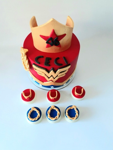 Torta Mujer Maravilla Artesanal Wonder Woman Lazo